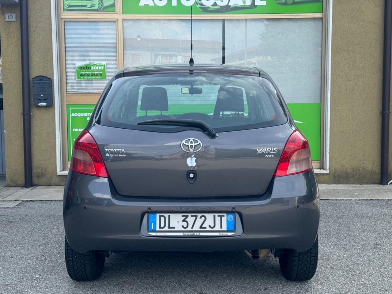 Toyota Yaris 1.3 5 porte 110.000 km NEONATENTATI