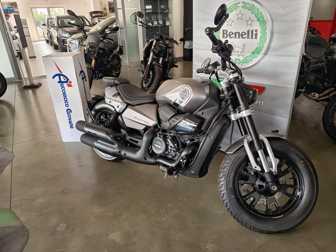 Benelli Leoncino 400 BOBBER