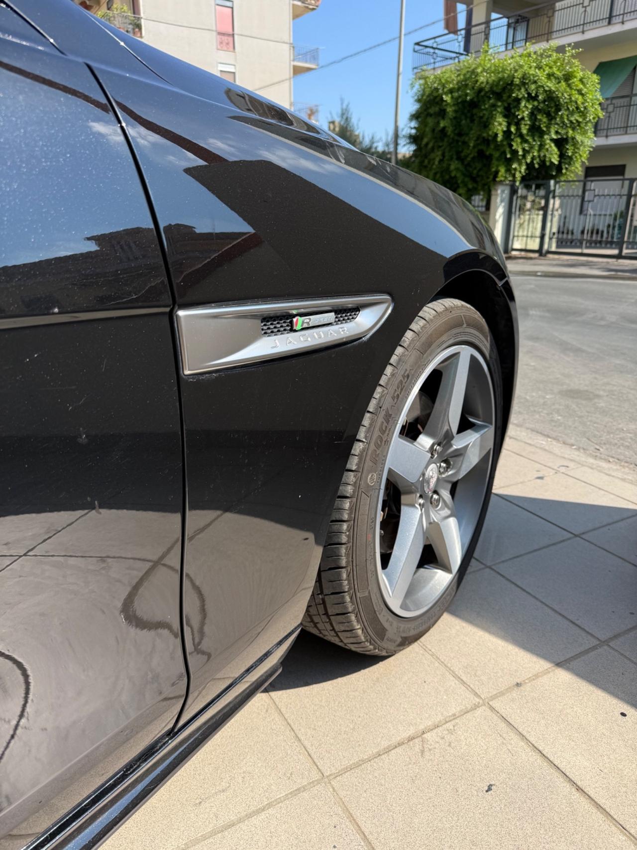 Jaguar XE 2.0 D 180 CV aut. R-Sport