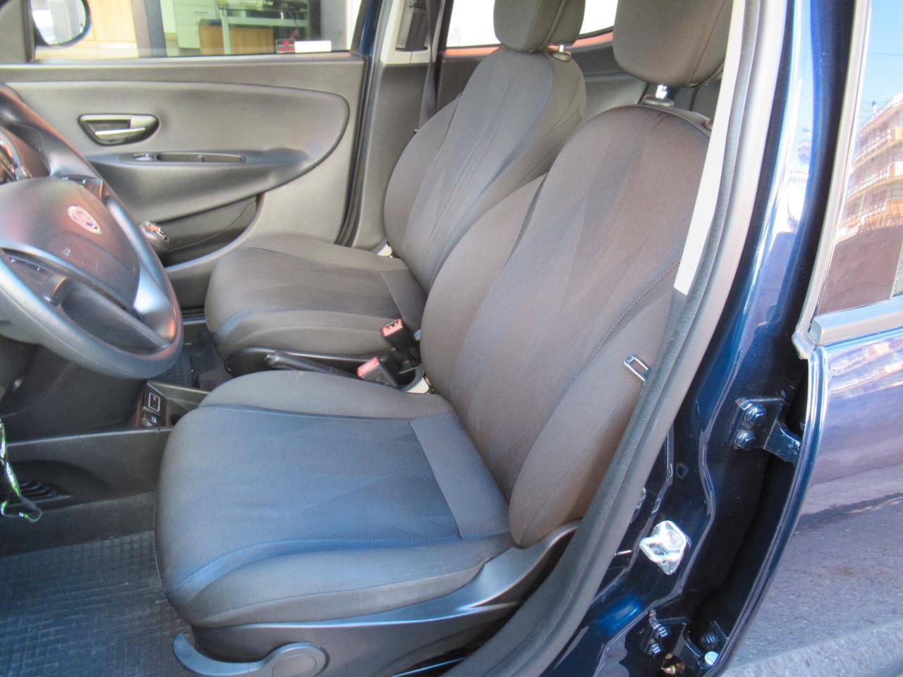 Lancia Ypsilon 1.2 69 CV 5 porte Gold