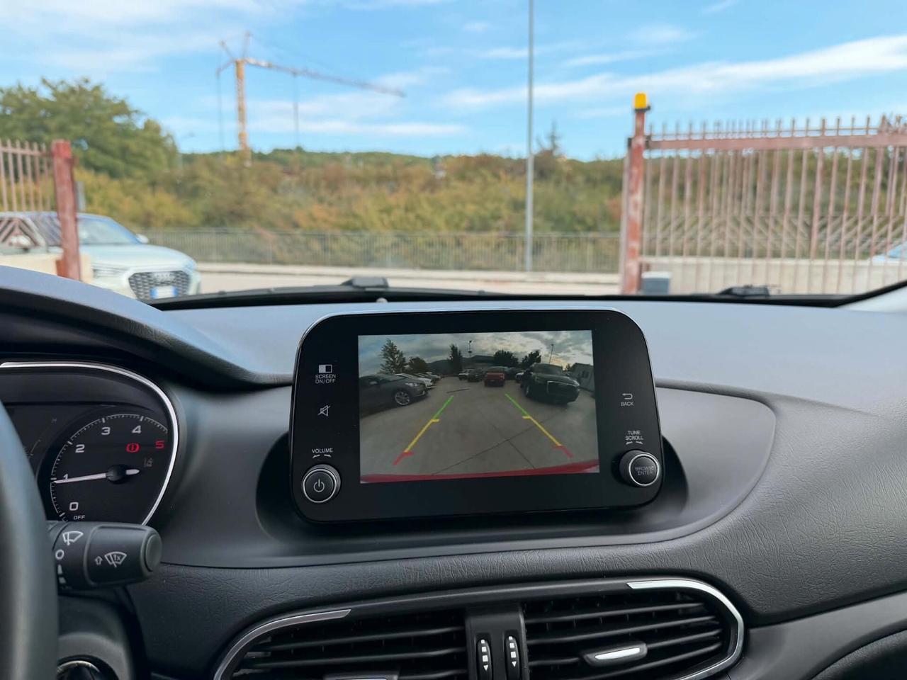 Fiat Tipo 1.3 Mjt 95CV CITY CROSS RETRO CARPLAY