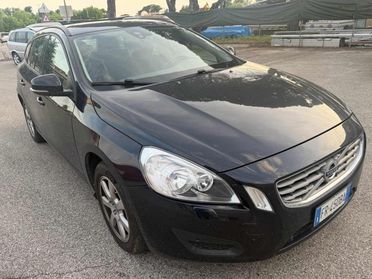 VOLVO V60 D2 1.6 Summum senza nessun lavoro da fare