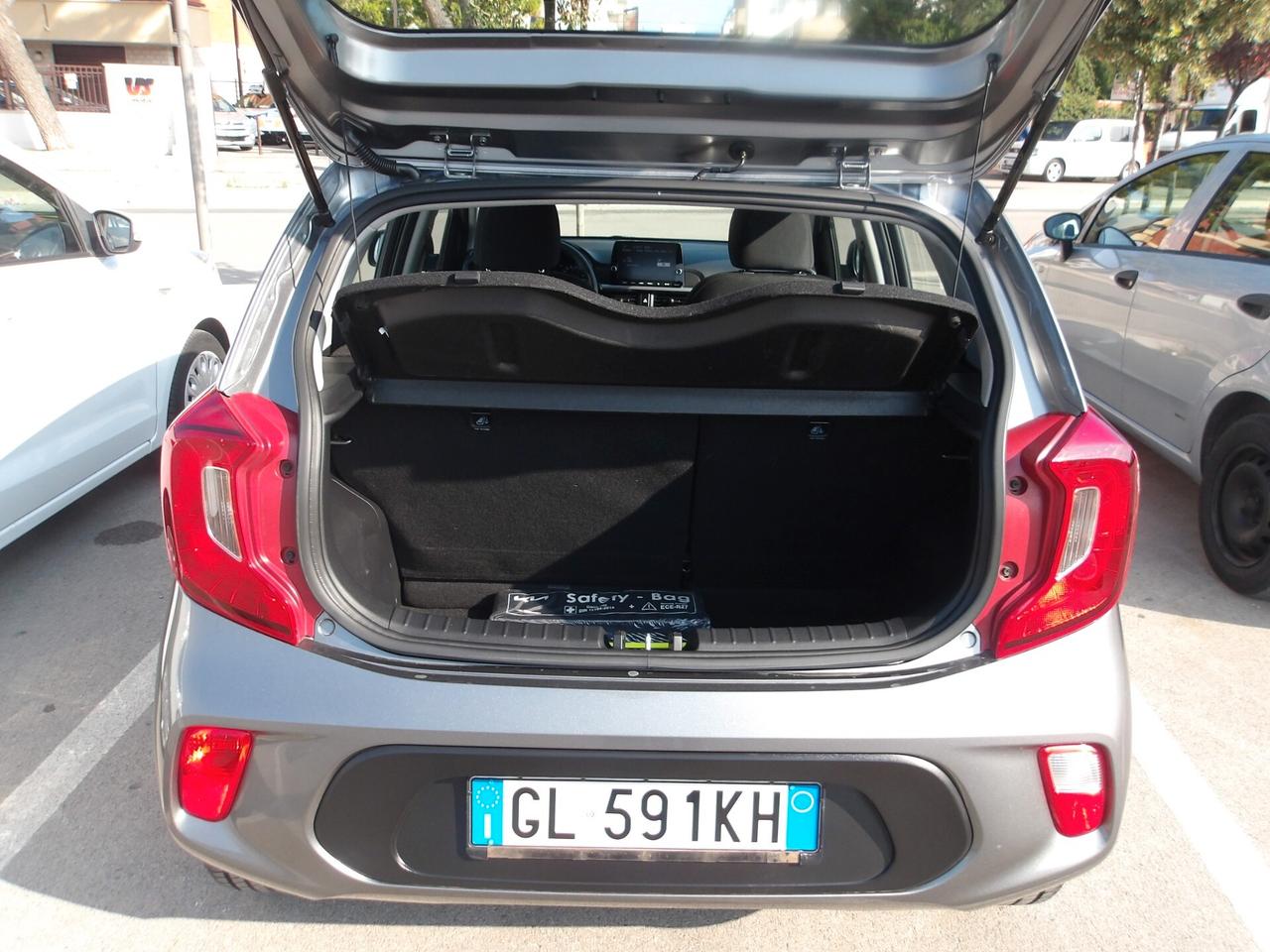 KIA PICANTO 1.0 BENZ-RETROC-2022