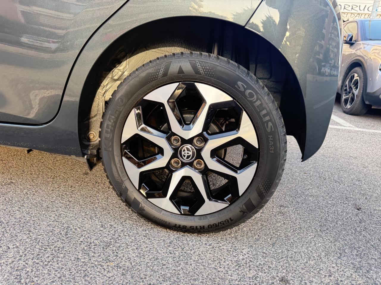 Toyota Aygo 1.0 VVT-i 72 CV 5 porte x-play MMT C.AUTOMATICO LED NAVI KAMERA CERCHI 16 PDC BLUETOOTH