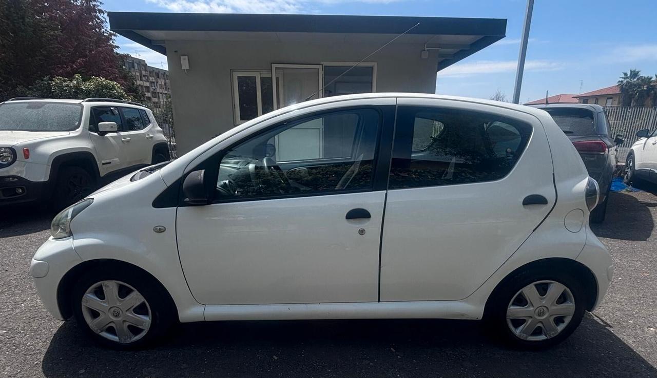 Toyota Aygo 1.0 12V VVT-i 5 porte Now Connect