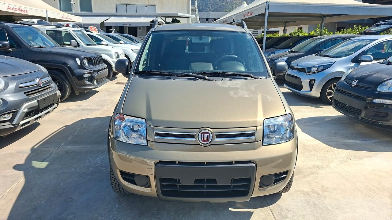 Fiat Panda 1.2 4x4 con gancio traino