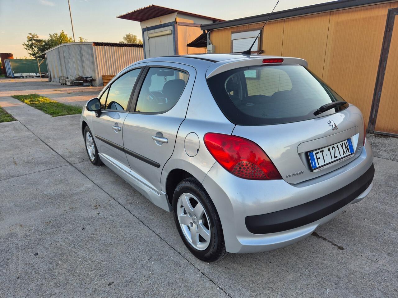 Peugeot 207 1.4 88CV 5p. neopatentati