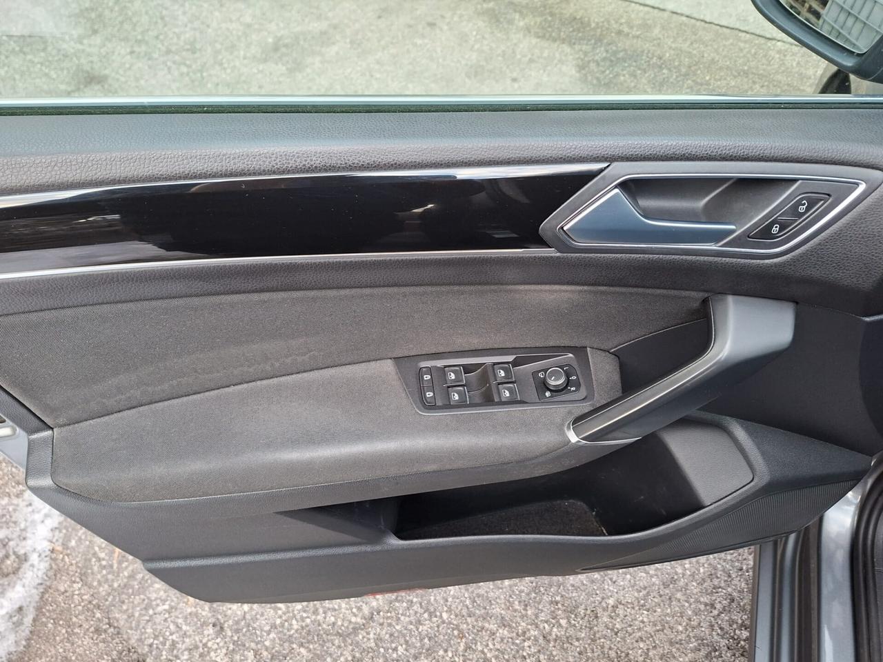 Volkswagen Touran 2.0 TDI 150 CV SCR DSG Highline BlueMotion Technology