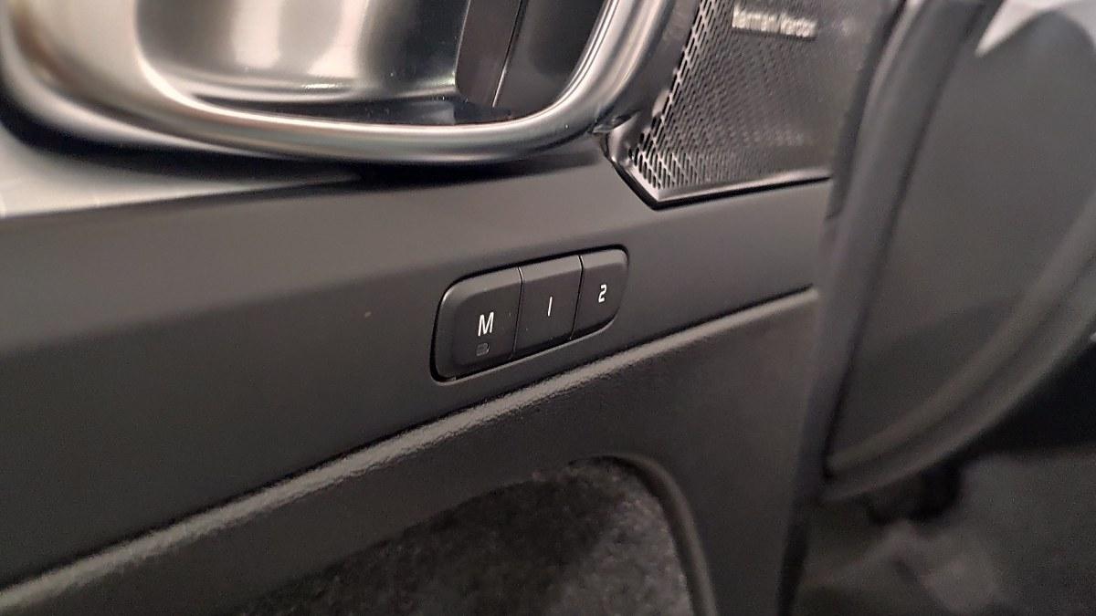 VOLVO Xc40 B3 Mild Hybrid Automatico Plus Dark