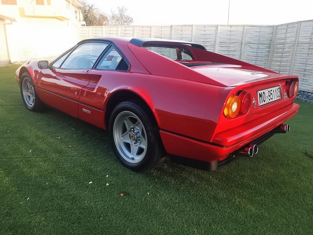 Ferrari 328 GTB (solo 1340 esemplari prodotti)