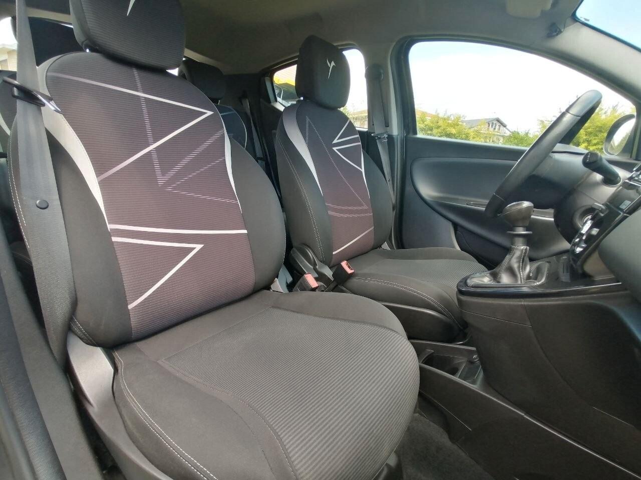 Lancia Ypsilon 1.2 69 CV 5 porte GPL Ecochic Silver