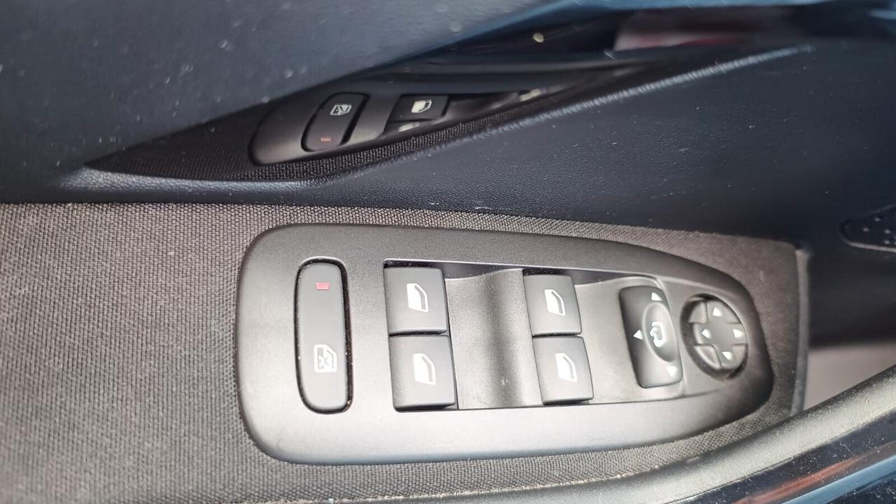 Peugeot 208 PureTech 82 5 porte Allure