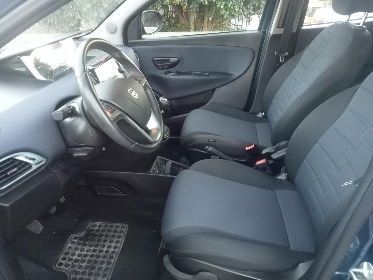 Lancia Ypsilon 1.0 FireFly 5 porte S&S Hybrid Platino