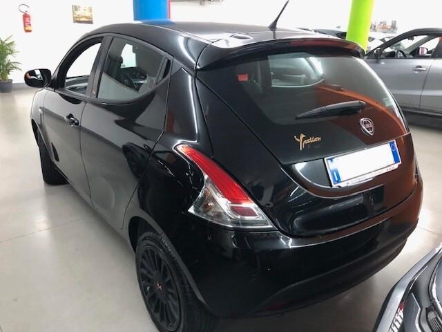 Lancia Ypsilon 1.2 69 CV 5 porte Elefantino Blu