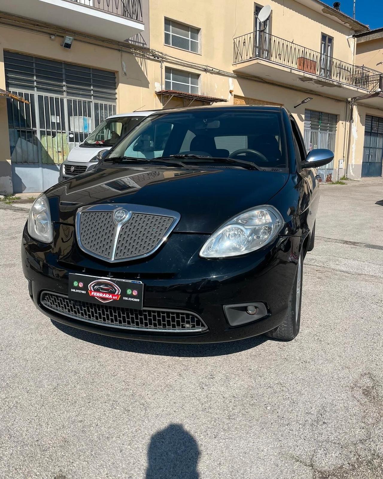 Lancia Ypsilon 1.4 16V Platino