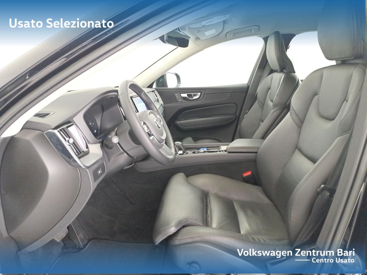 Volvo XC60 2.0 b4 plus dark awd auto