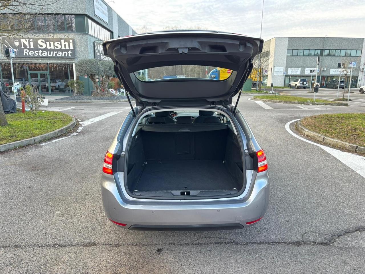 Peugeot 308 BlueHDi 120 S&S EAT6 SW Business