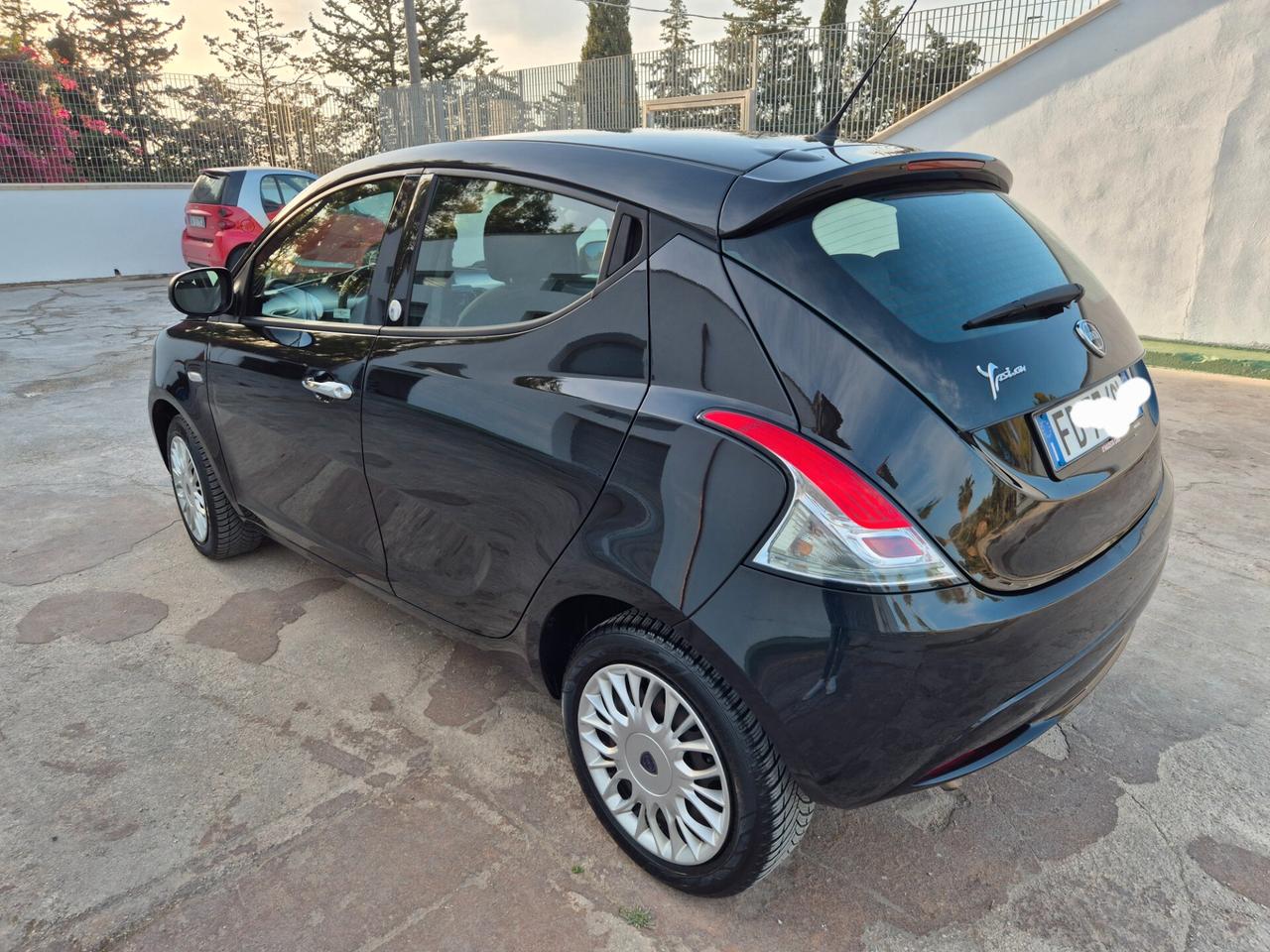 Lancia Ypsilon 1.2 69 CV 5 porte Silver