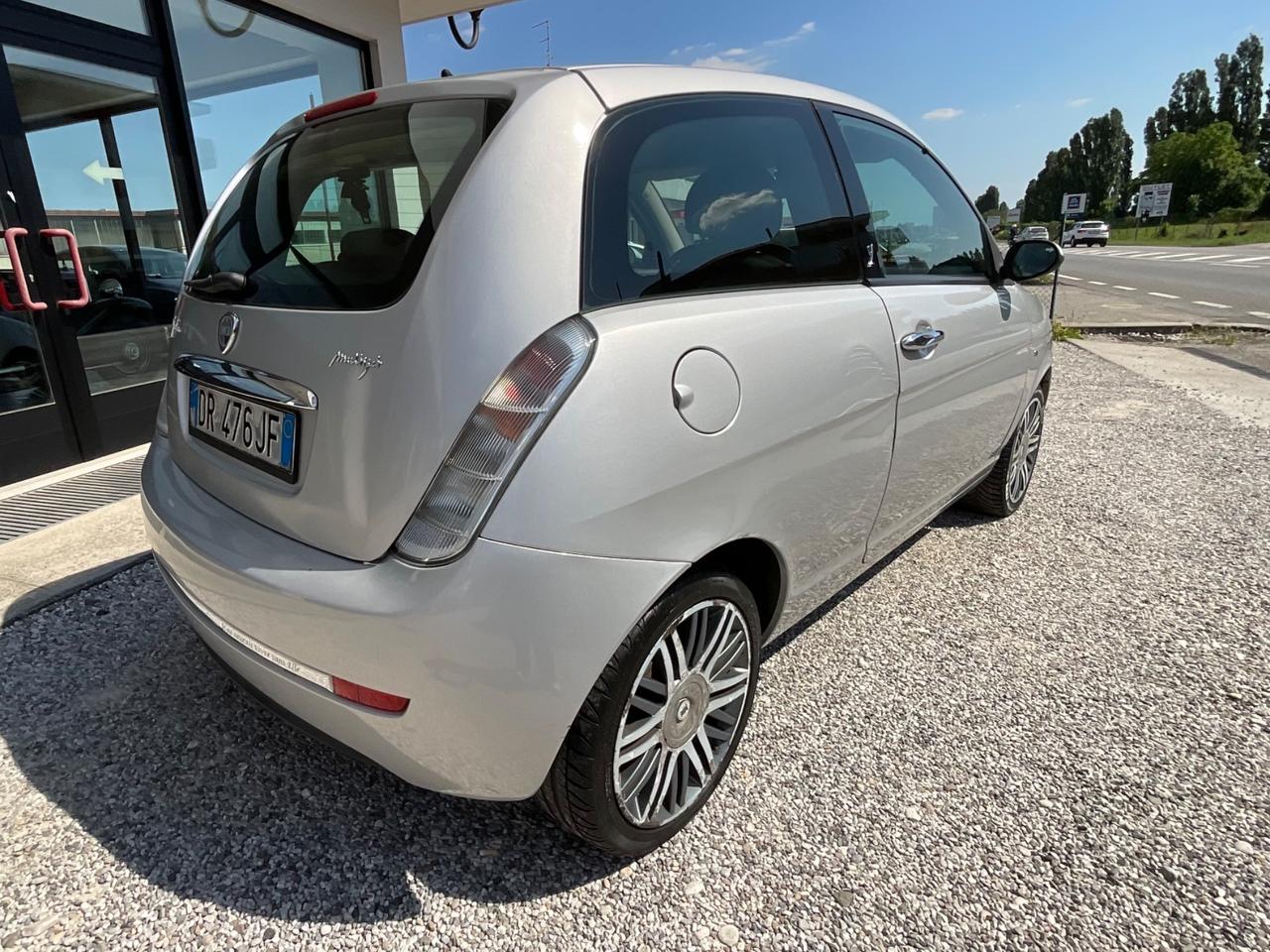 Lancia Ypsilon 1.3 MJT 75 CV Argento