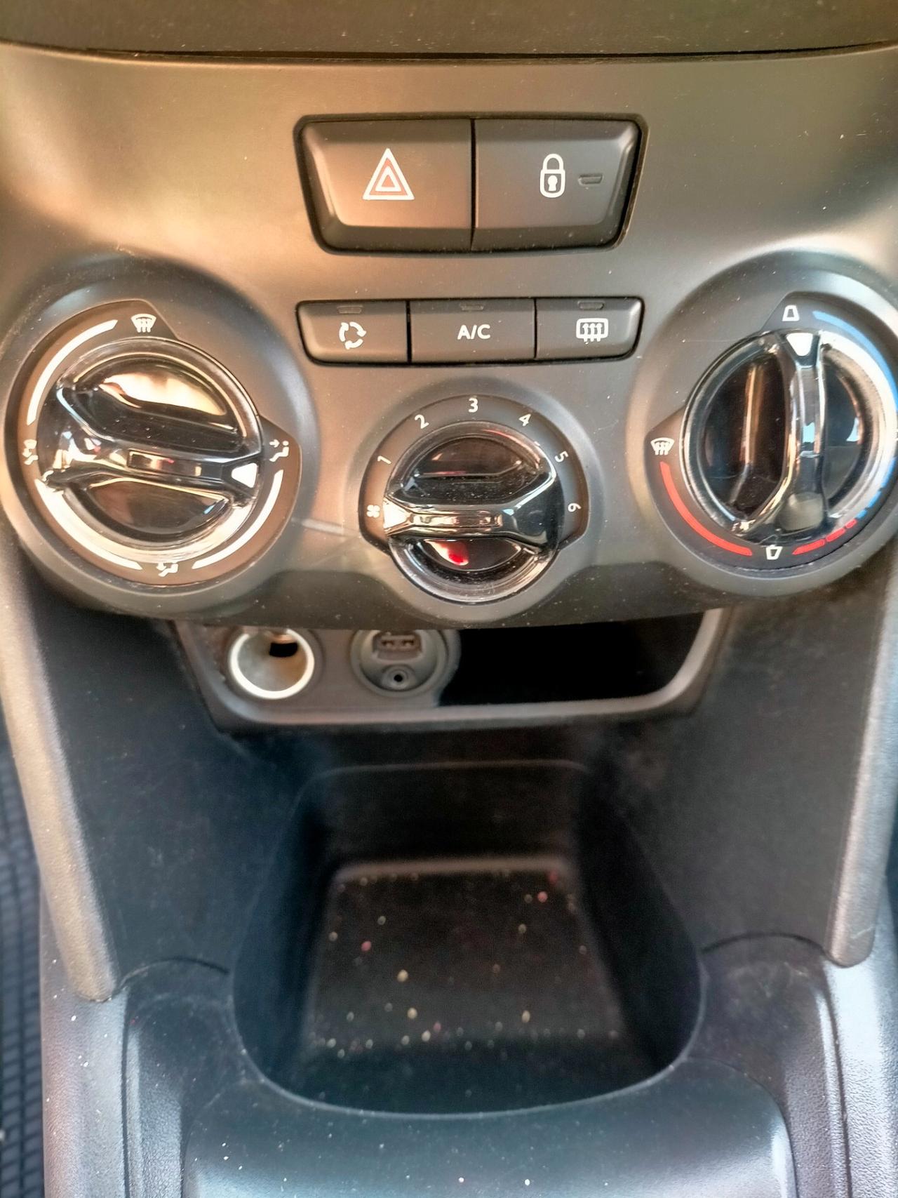 Peugeot 208 1.4 HDi 68 CV 5 porte Allure