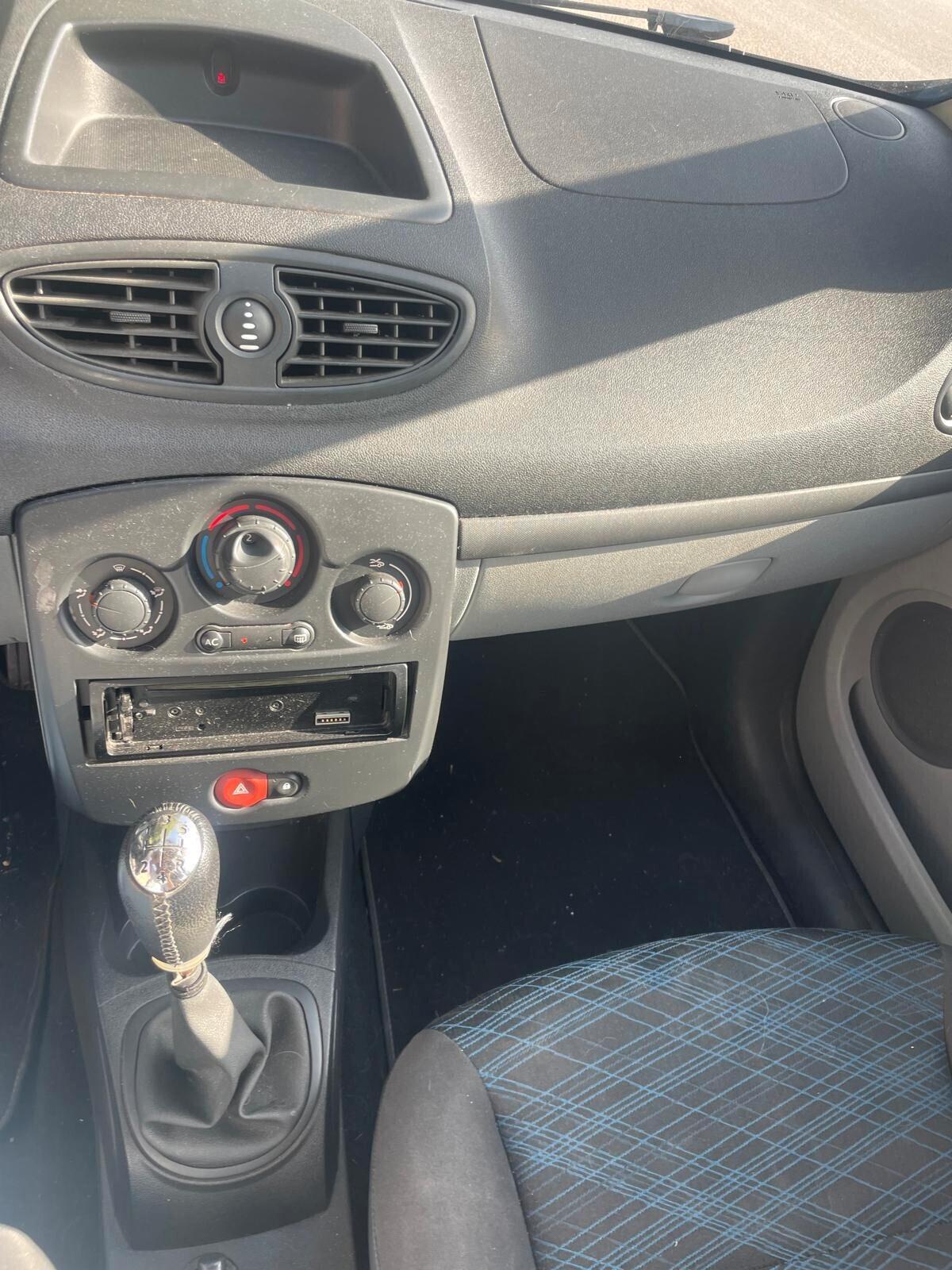 Renault Clio BENZINA NEOPATENTATI