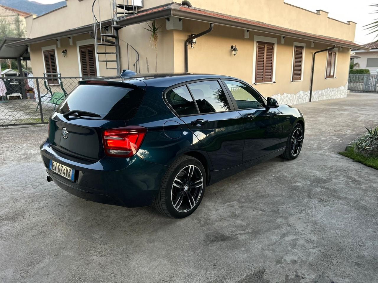 Bmw 116 116d 5p. Unique