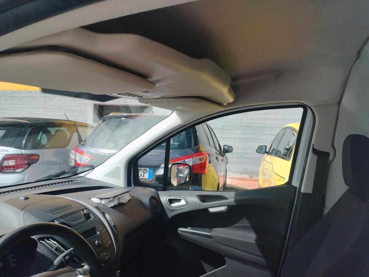 Ford Transit Courier 1.5 TDCI Incidentata/Sinistrata