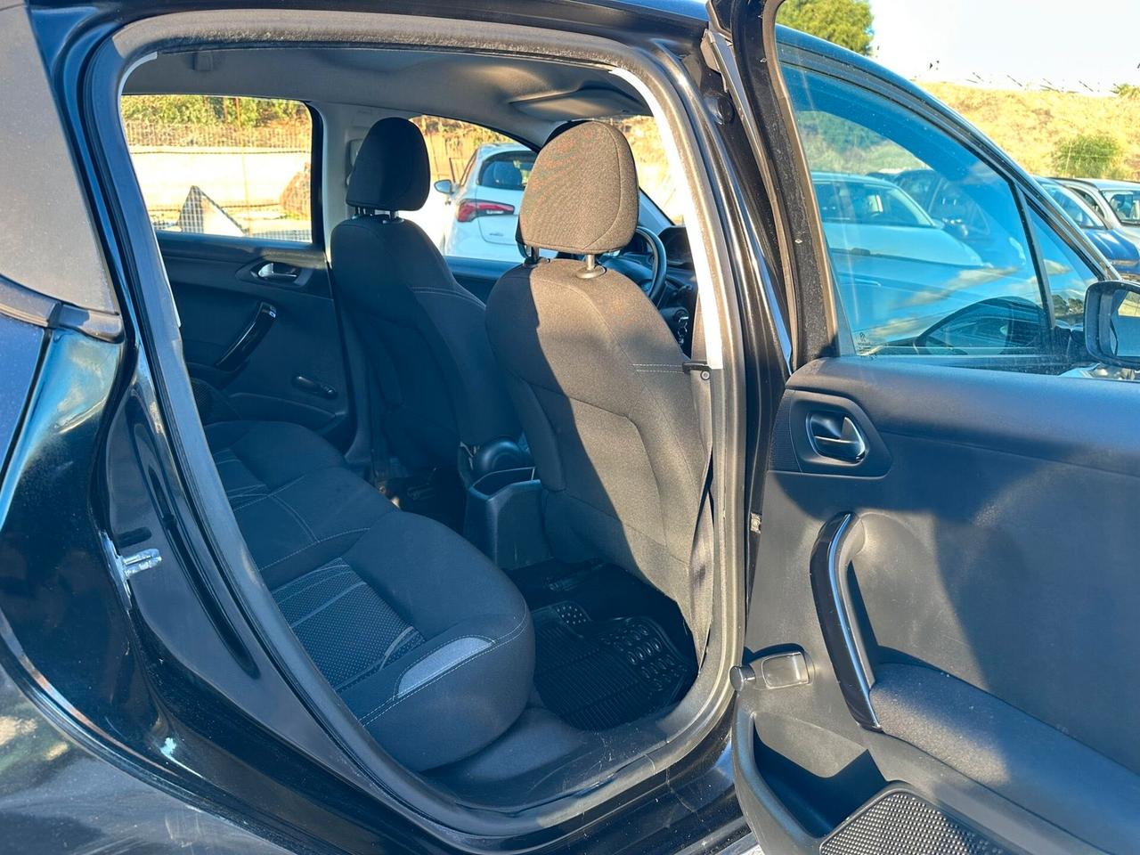 Peugeot 208 1.4 e-HDi 68 CV S&S robotizzato 5 porte Active