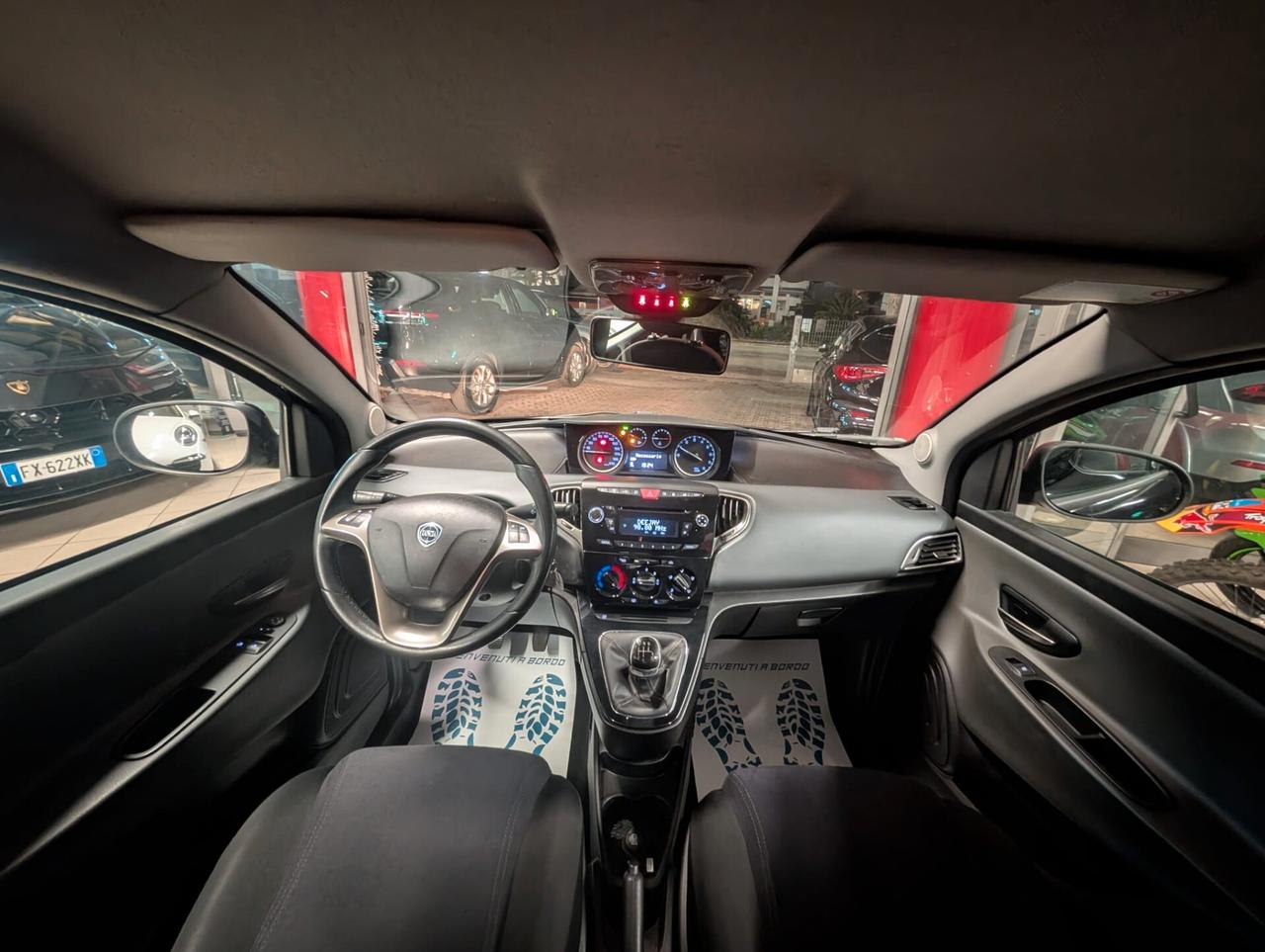 Lancia Ypsilon 0.9 TwinAir 85 CV 5 porte Metano