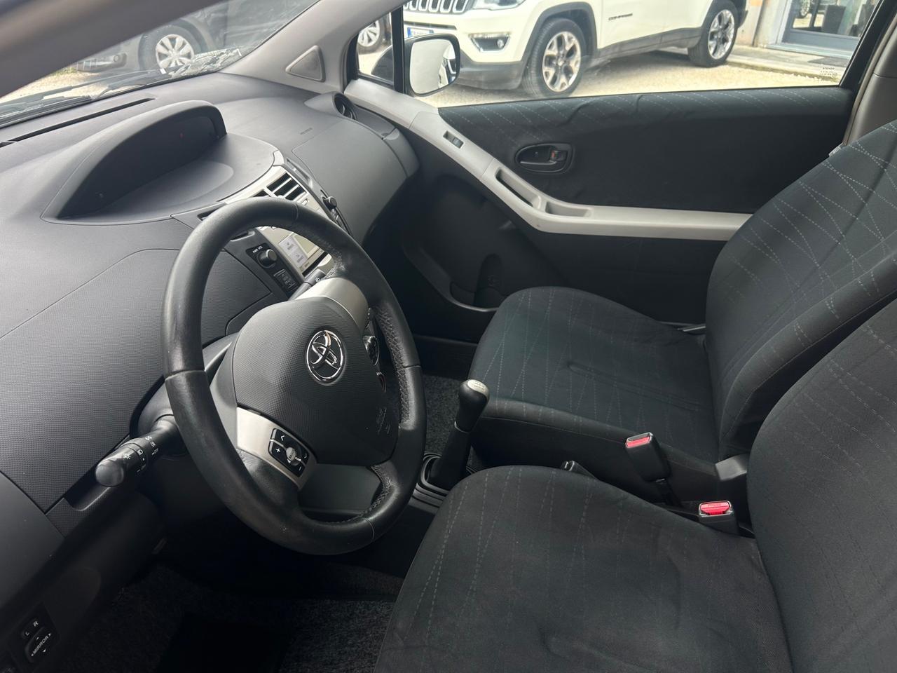 Toyota Yaris 1.0 3 porte Sol