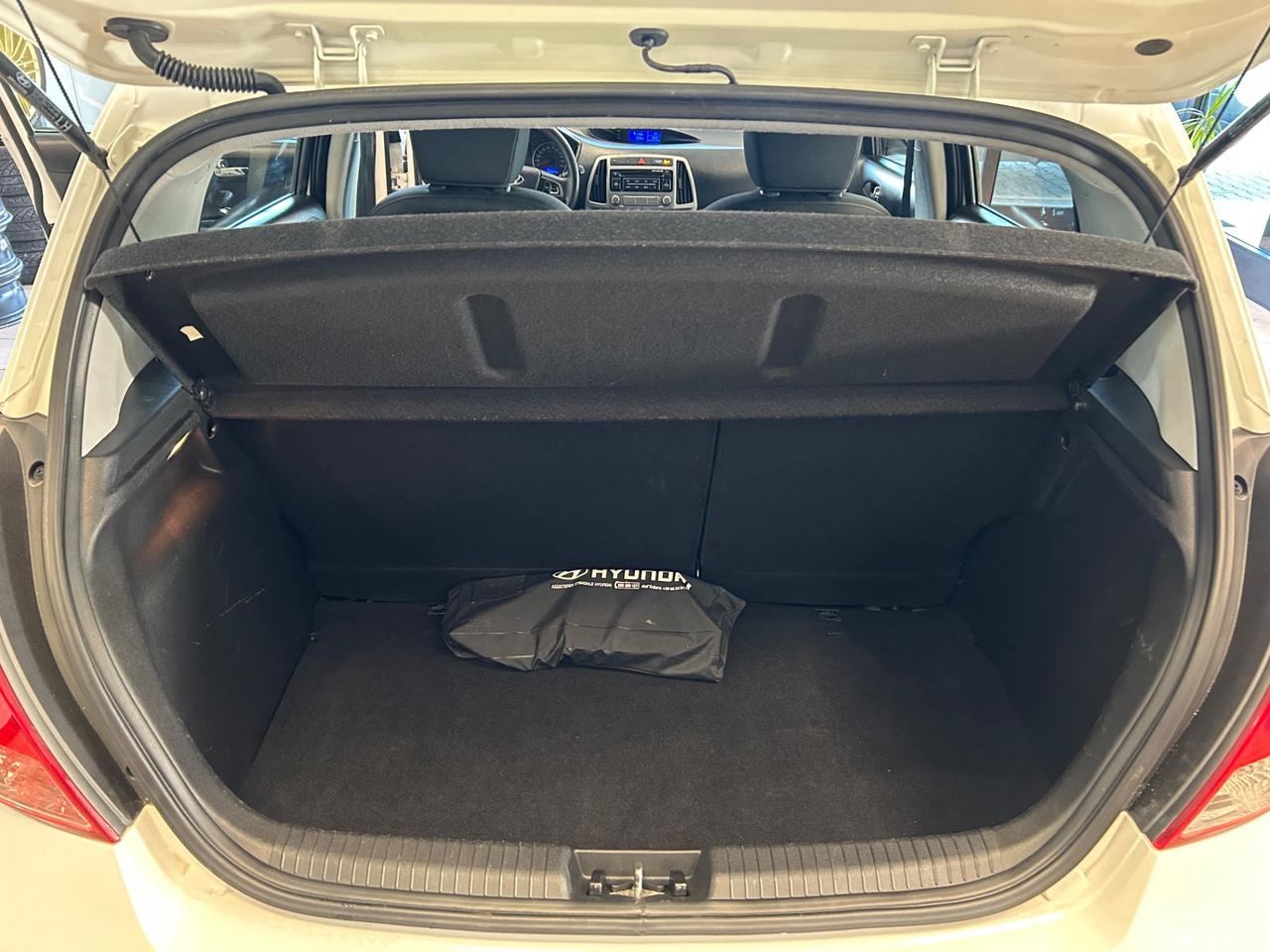Hyundai i20 - 2014 1.1 CRDi 75cv NEOPATENTATI