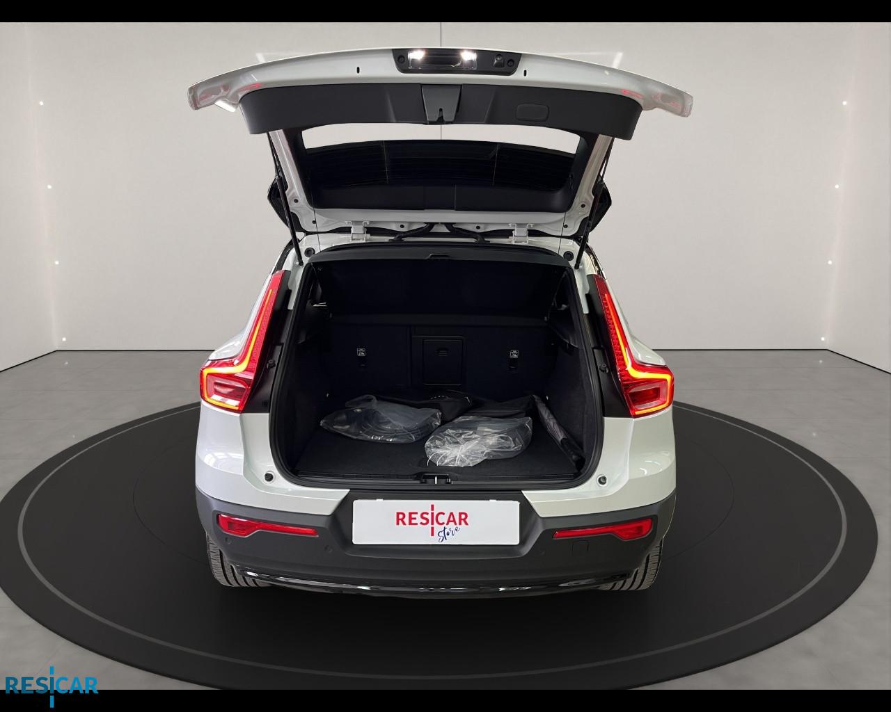 VOLVO XC40 RECHARGE SINGLE MOTOR EXTENDED RANGE CORE