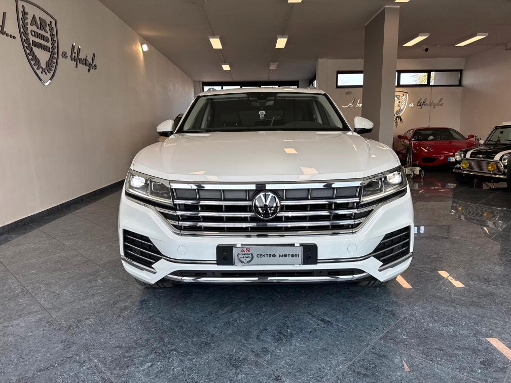 Volkswagen Touareg 3.0 V6 tdi Elegance 231cv 1Prop Da Vetrina