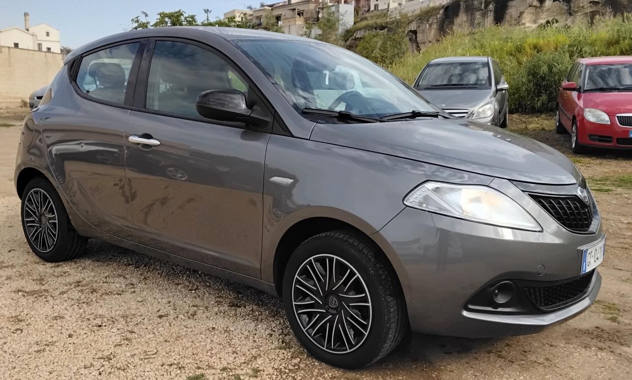 Lancia Ypsilon 1.0 FireFly 5 porte S&S Hybrid UnYca
