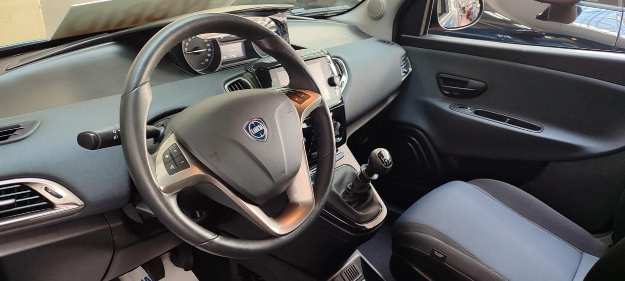 Lancia Ypsilon 1.0 FireFly 5 porte S&S Hybrid Ecochic Gold