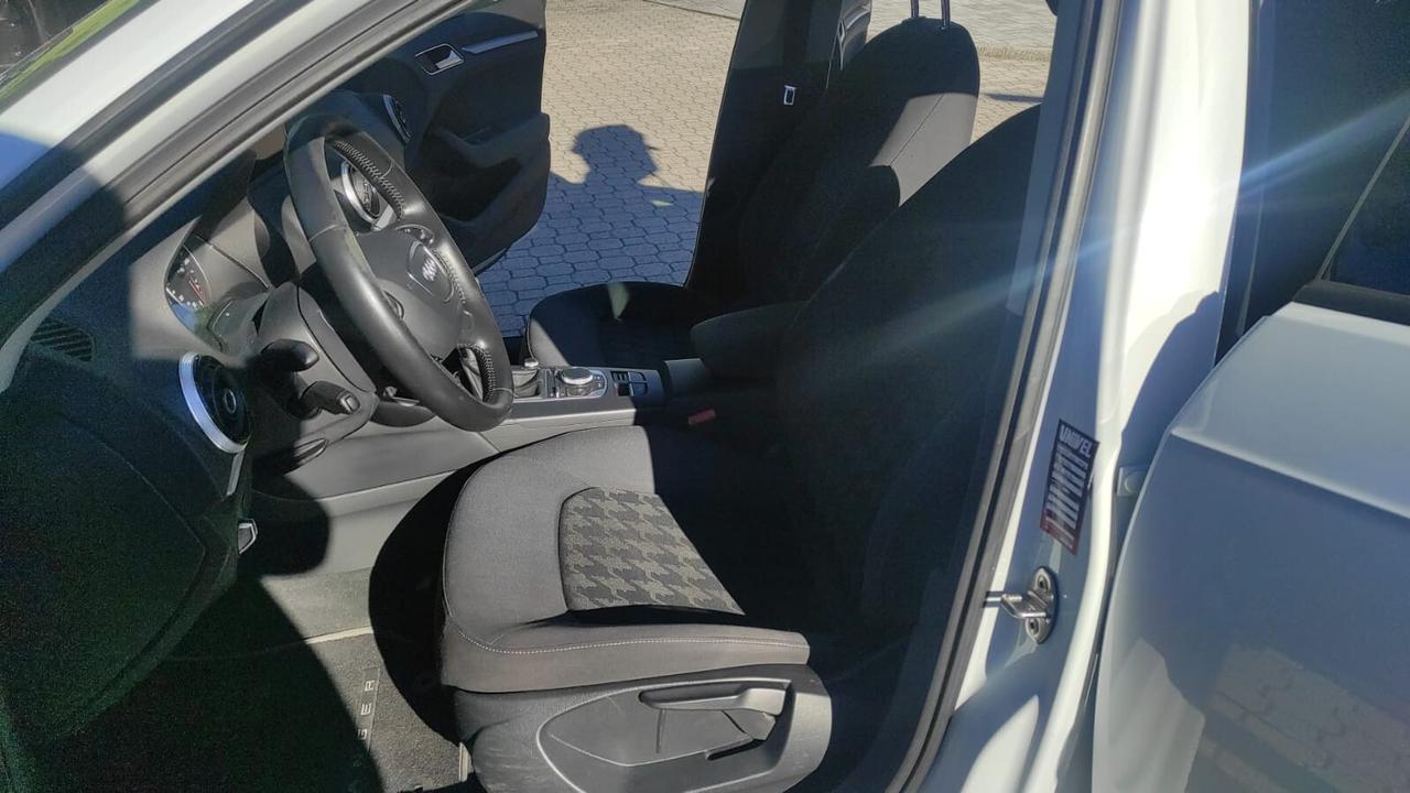 AUDI A3 SPORTBACK 5 POSTI 1.6 TDI 110CV