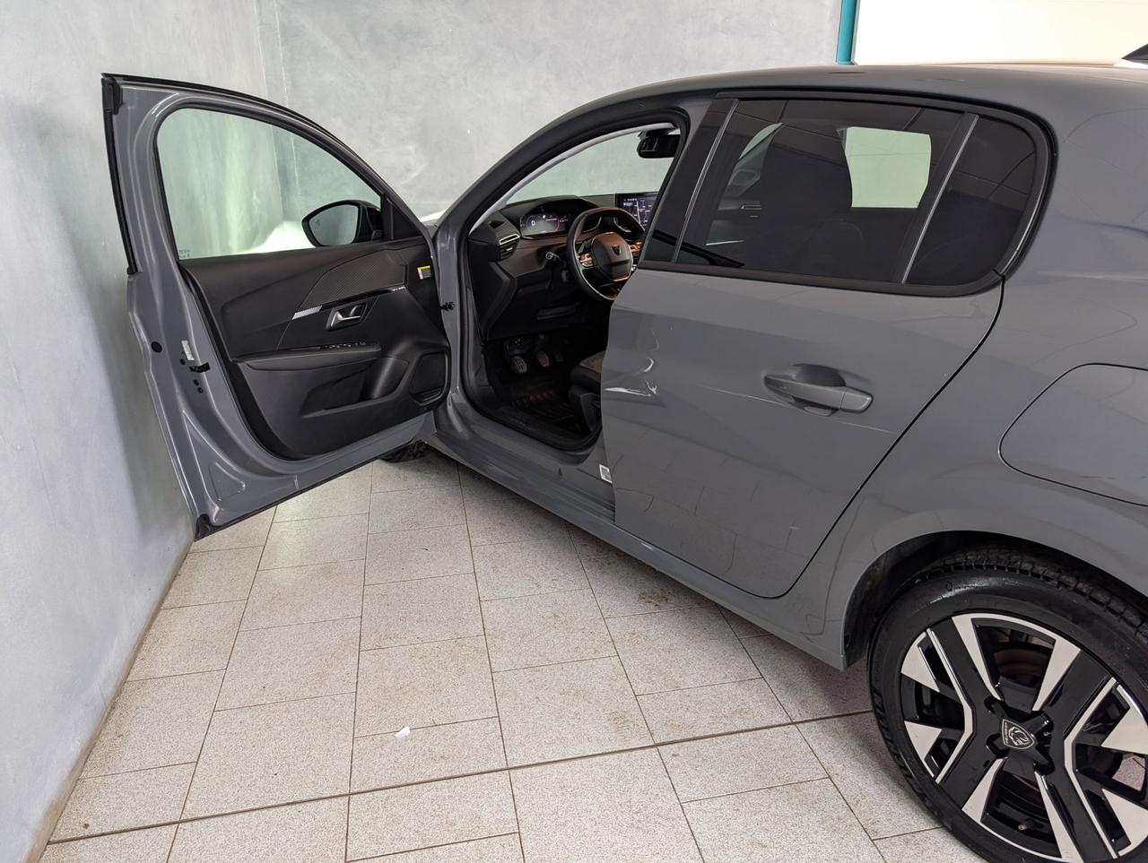 Peugeot 208 1.2 puretech 100cv Allure