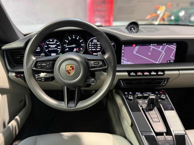 PORSCHE 911 Carrera 4