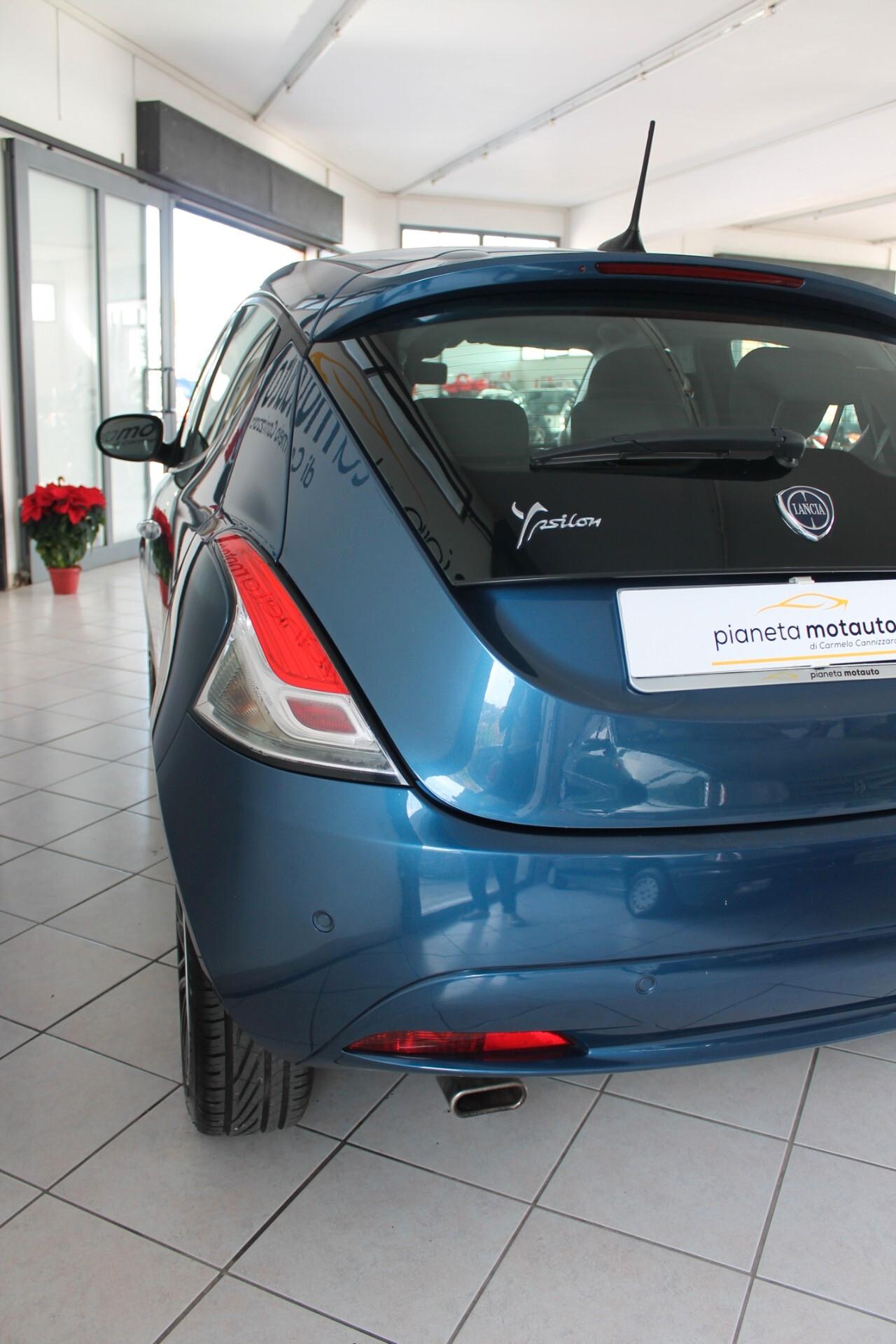 Lancia Ypsilon 1.0 FireFly 5 porte S&S Hybrid Ecochic A. Ferretti