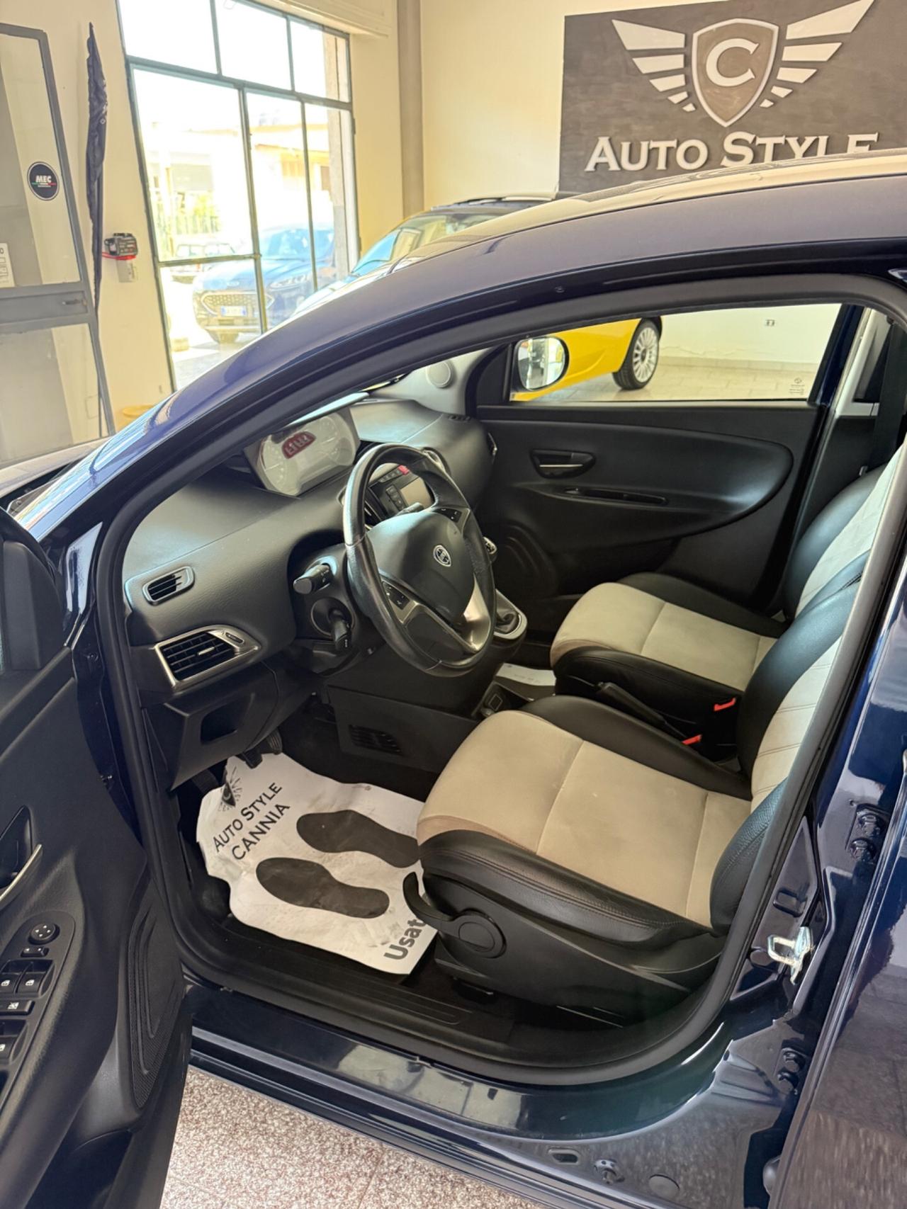 Lancia Ypsilon 1.2 69 CV 5 porte Silver