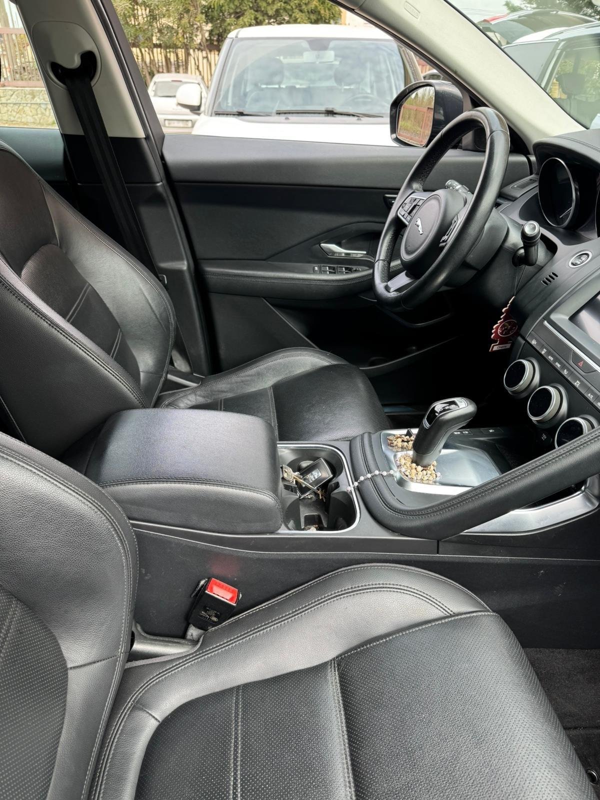 Jaguar E-Pace 2.0D 180 CV AWD aut. R-Dynamic