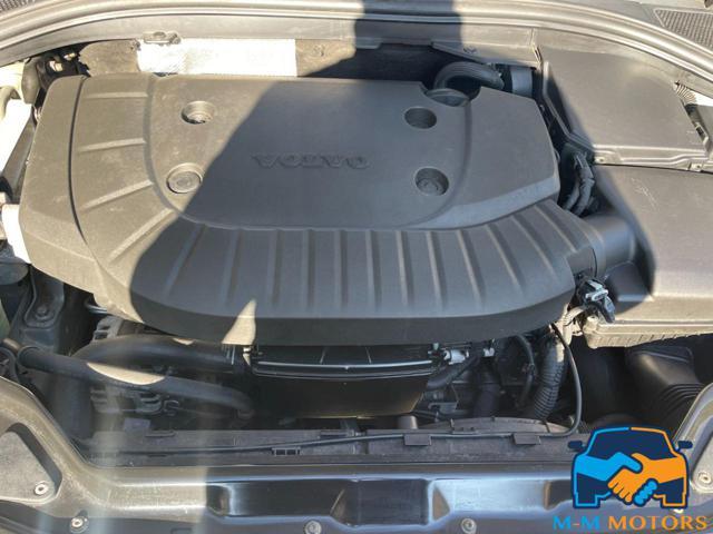 VOLVO XC60 D4 AWD doppio treno di gomme