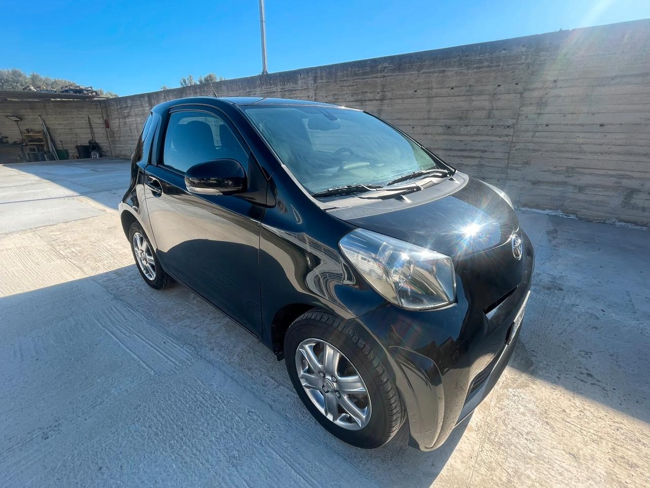 Toyota IQ benzina 1.0 cambio automatico guida neopatentati Gioia Tauro