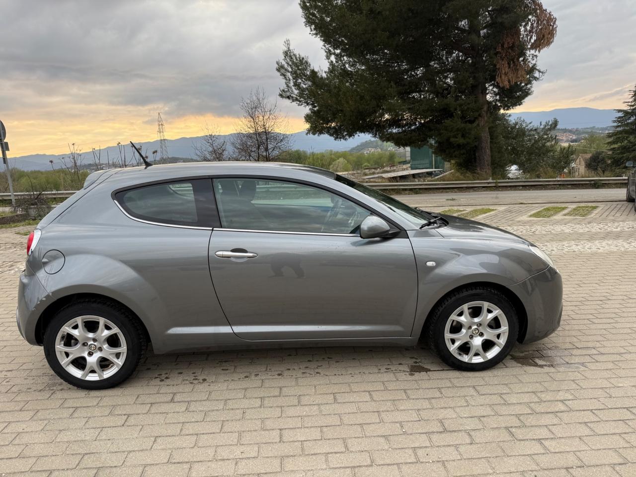 Alfa Romeo MiTo 1.6 JTDm-2 S&S Distinctive Sport Pack