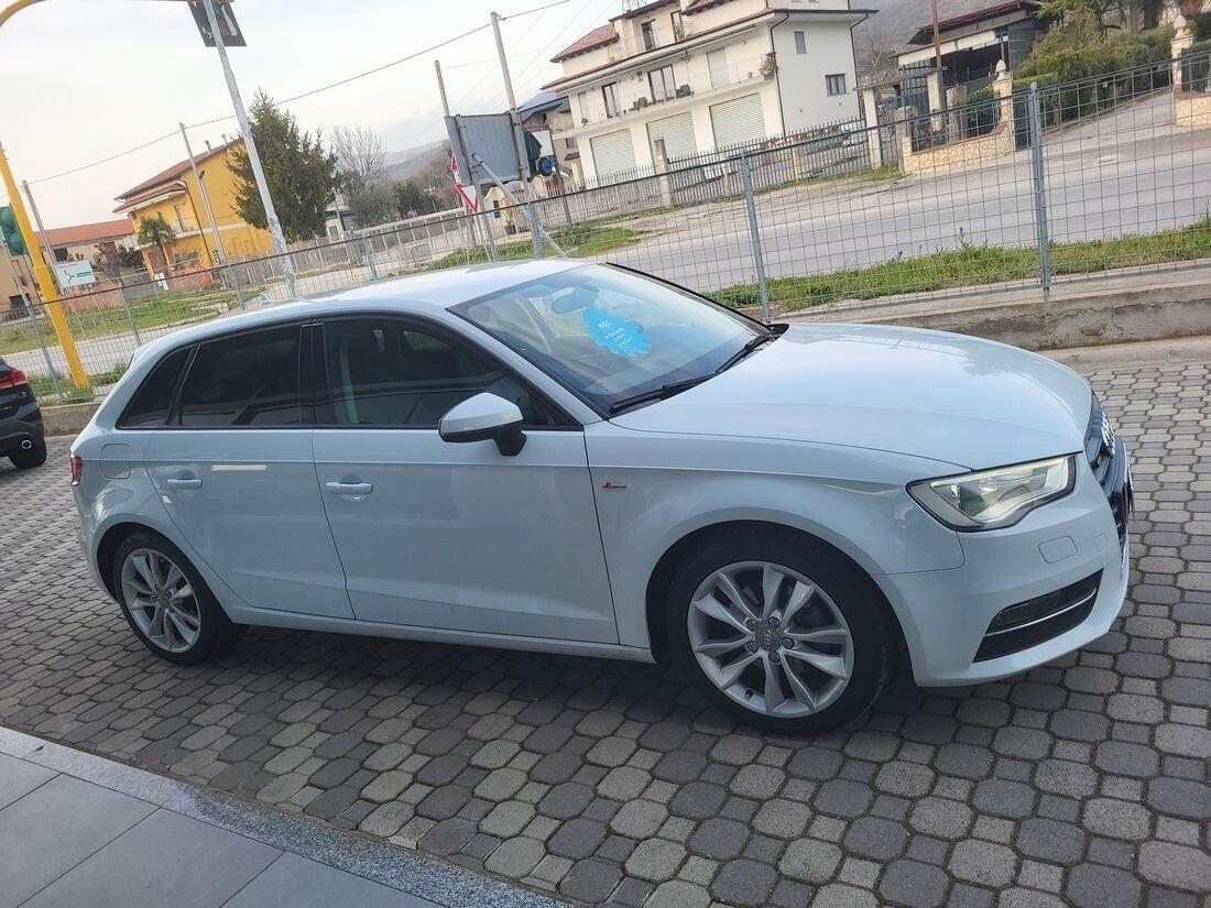 Audi A3 SPB 2.0 TDI 150 CV S tronic + F1 ***S-LINE EDITION ***