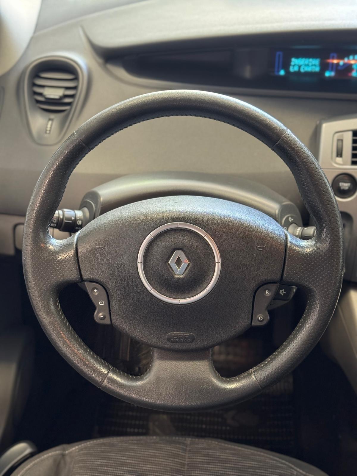 Renault Scenic Grand Scénic 1.5 dCi/105CV PlayStation Portable