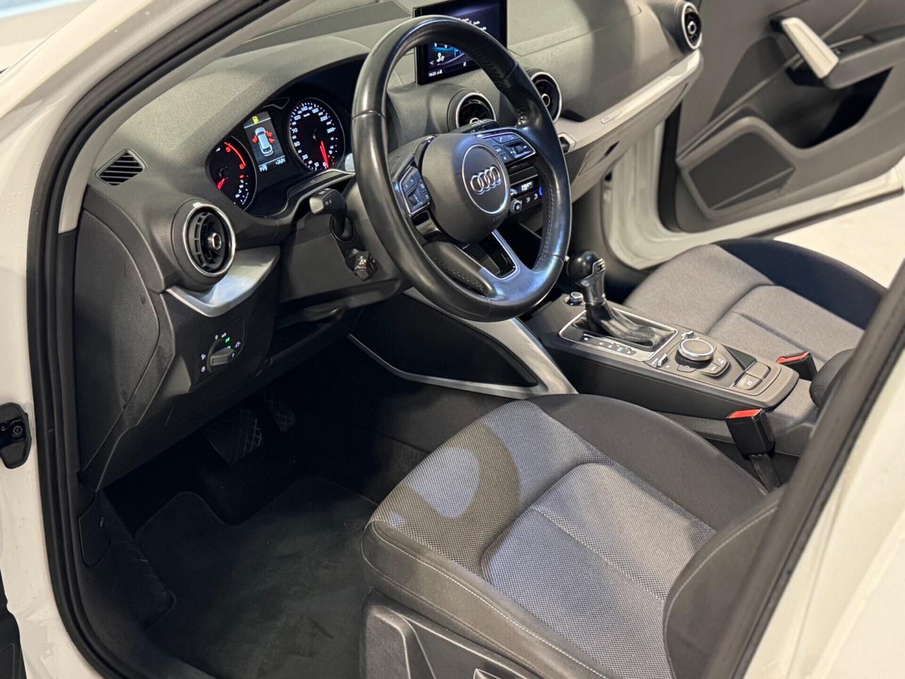 Audi Q2 30 TDI S tronic Business NAVI !
