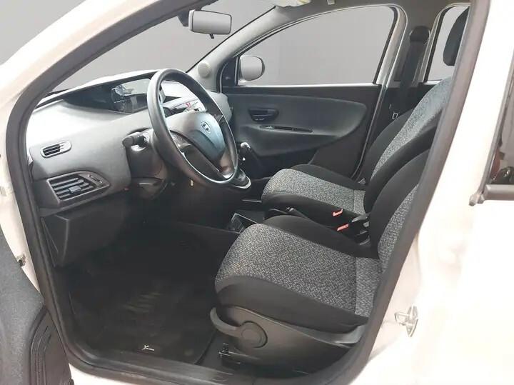 Lancia Ypsilon 1.0 FireFly 5 porte S&S Hybrid Silver