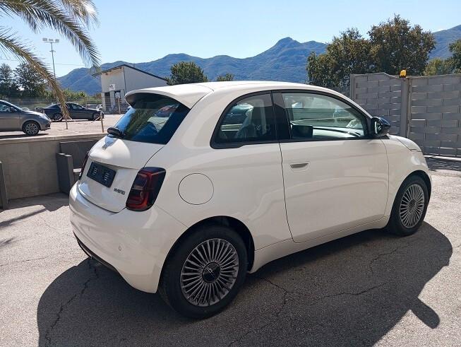 Fiat 500 Berlina Hybrid Icon