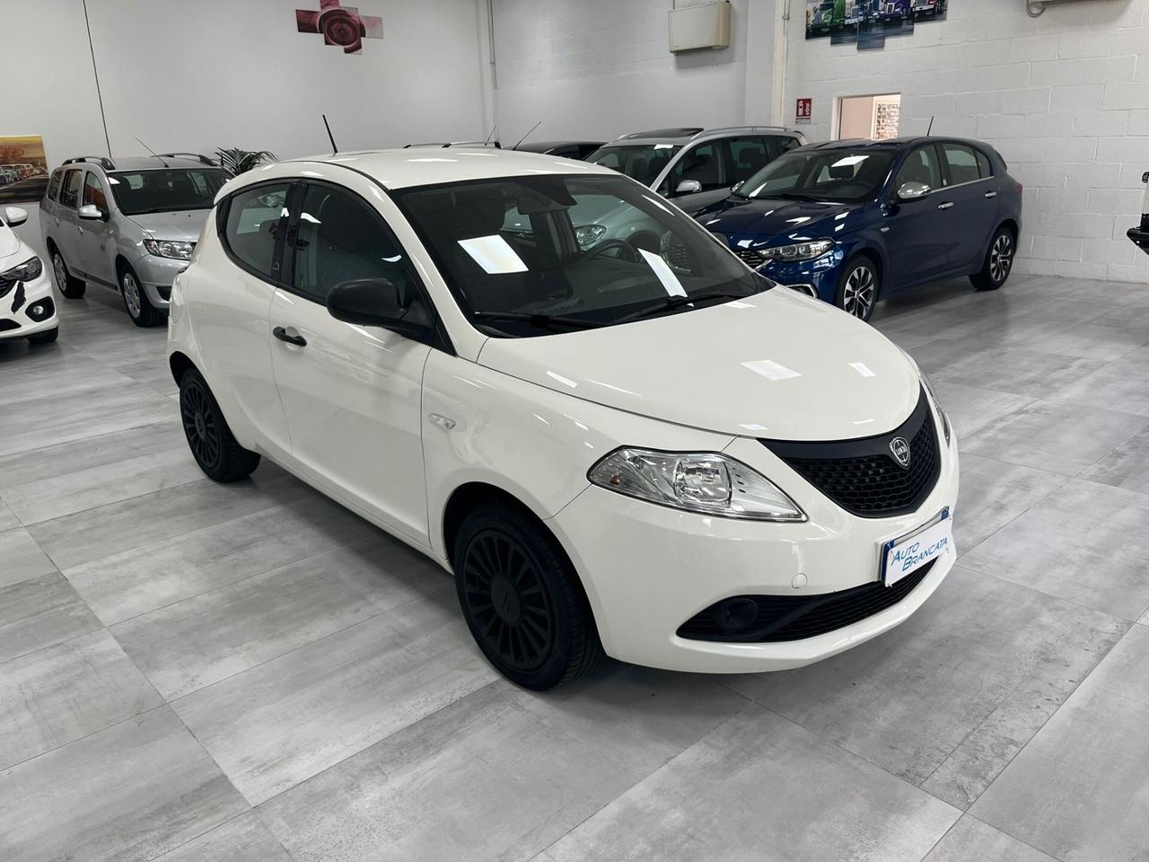 Lancia Ypsilon 1.0 hybrid
